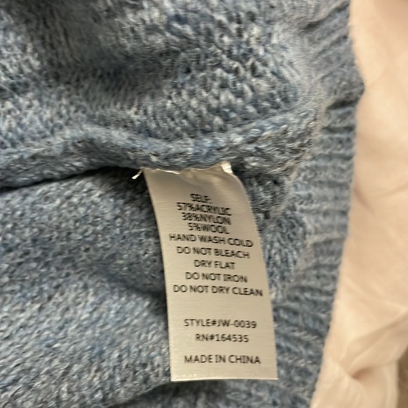 O&O Super Soft, Blue & White Turtle Neck Sweater. Size Large - Picture 6 of 7